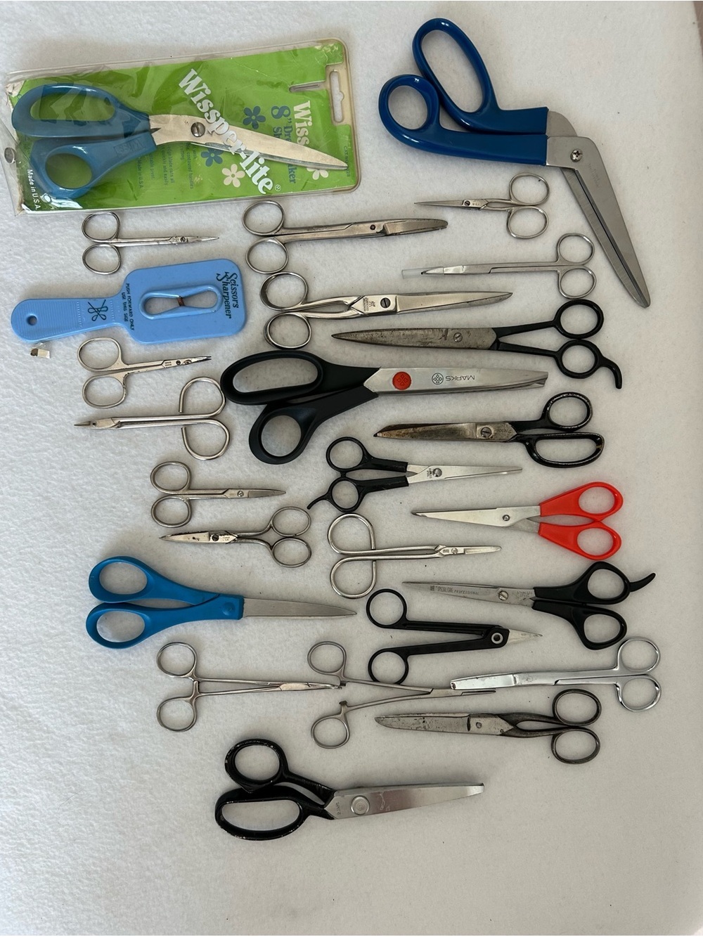 25 Vintage Scissors Sewing Crafts Embroidery Pinking LOT USA England Taiwan